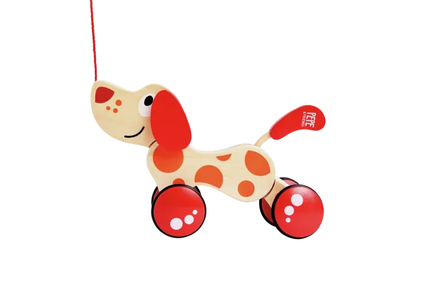 Hape Walk-A-Long Puppy E0347, houten trekhond met rode oren en wielen.